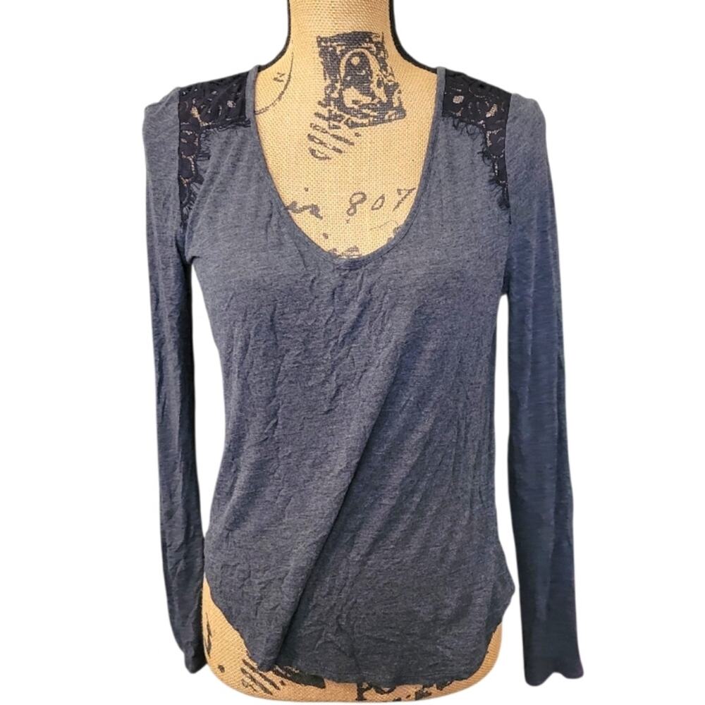 Small French Connection Black Lace Trim Gray Scoop Neck Long Sleeve T-shirt
